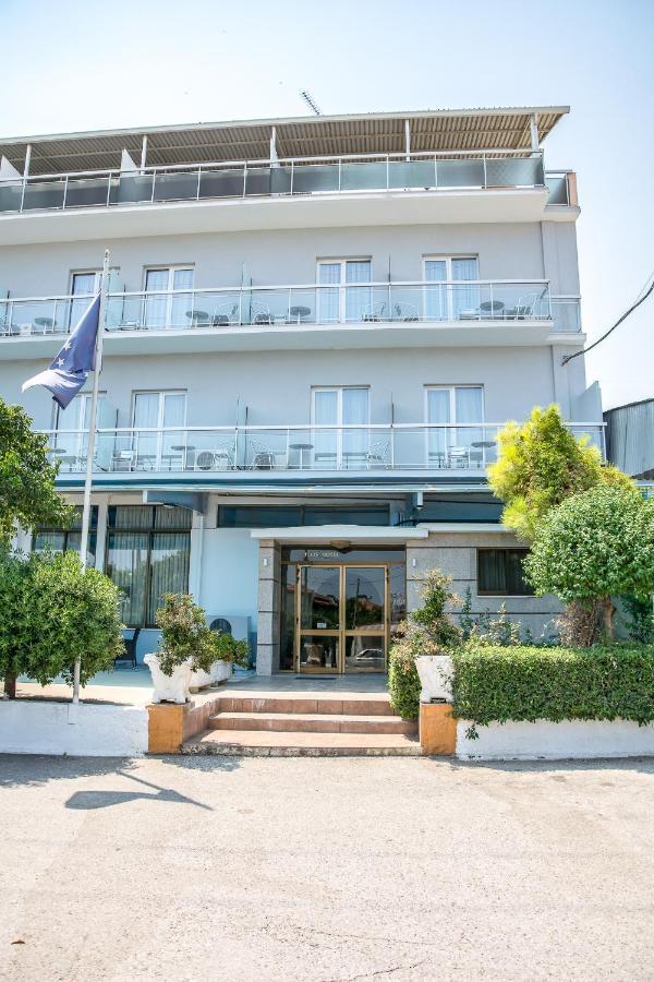Telis Hotel Aigio Bagian luar foto