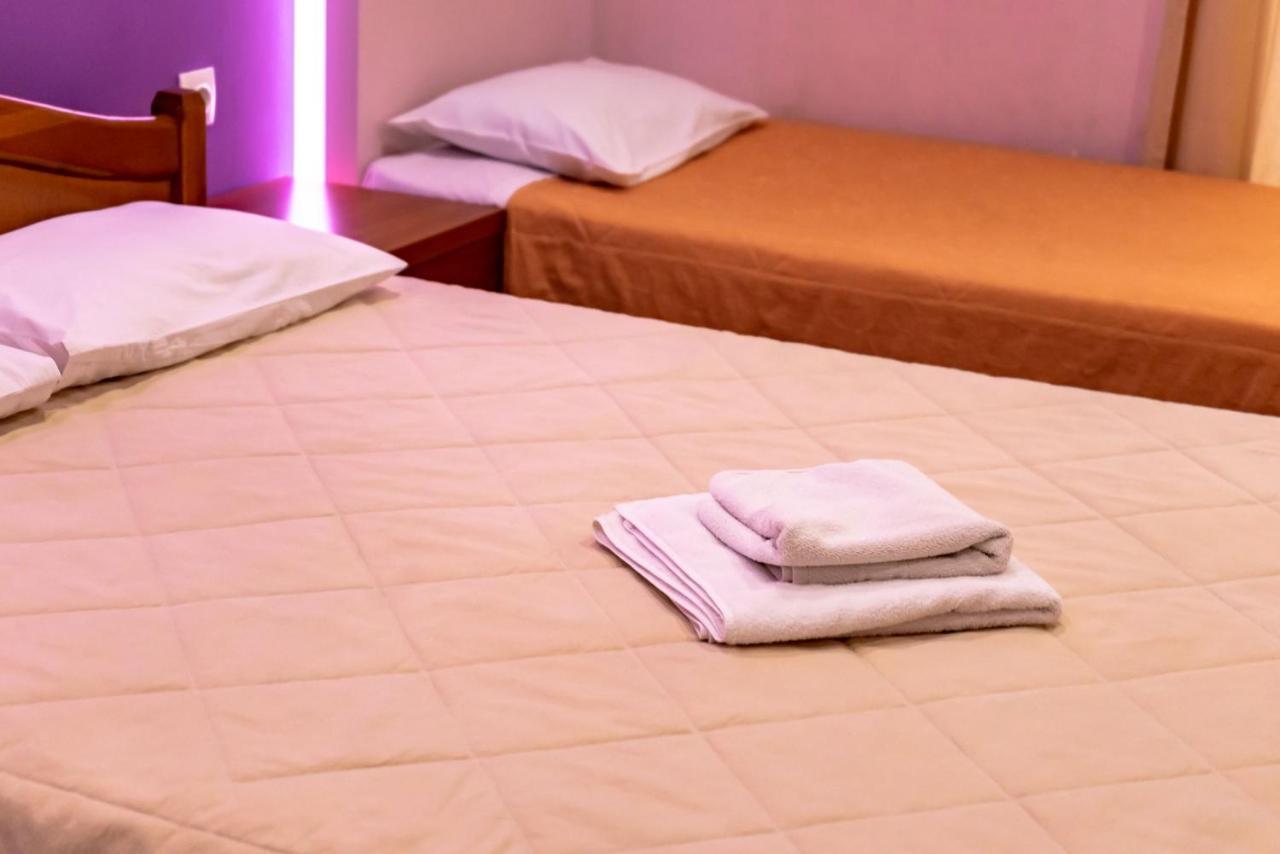 Telis Hotel Aigio Bagian luar foto