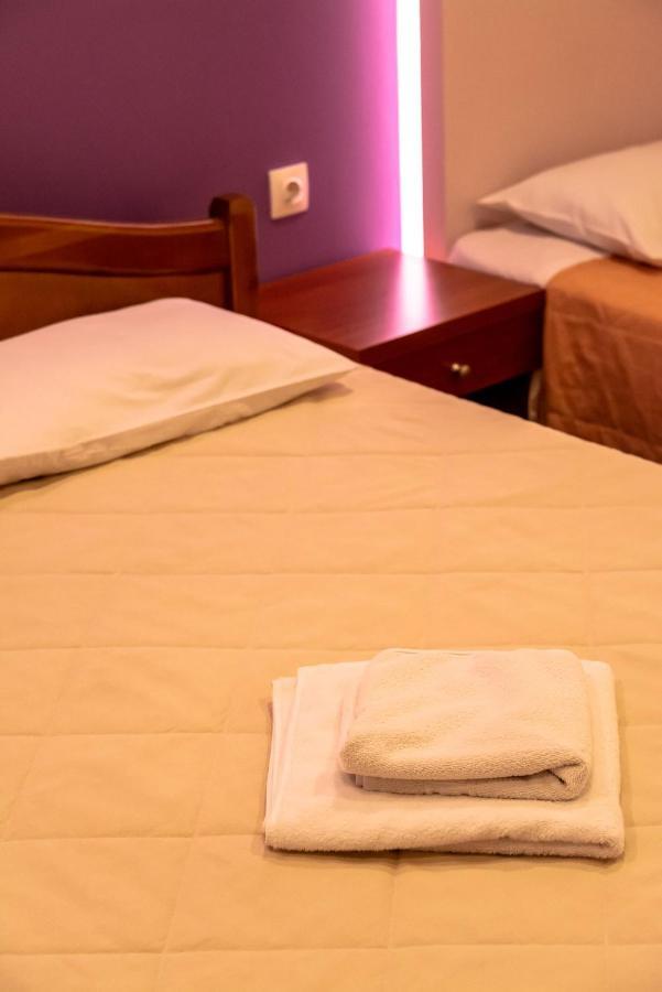 Telis Hotel Aigio Bagian luar foto