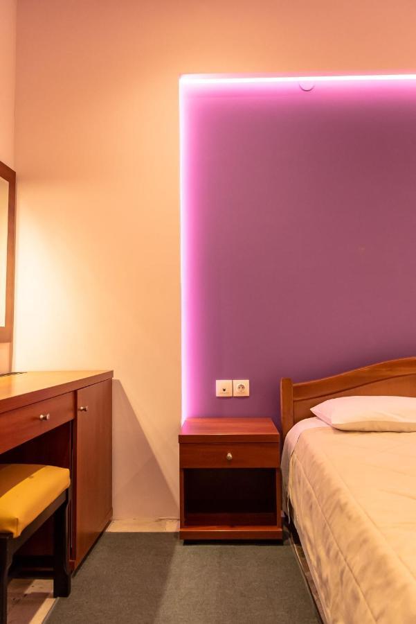 Telis Hotel Aigio Bagian luar foto