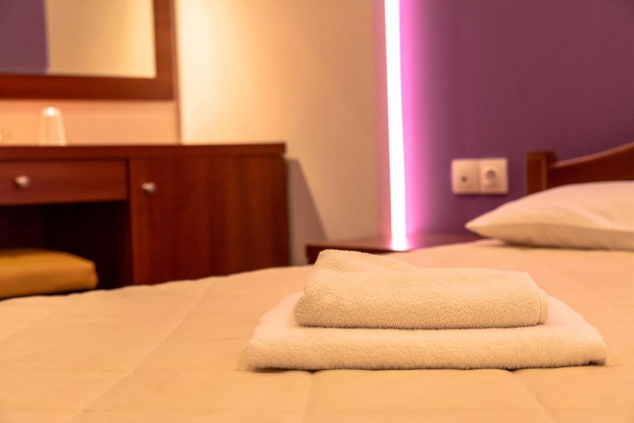 Telis Hotel Aigio Bagian luar foto