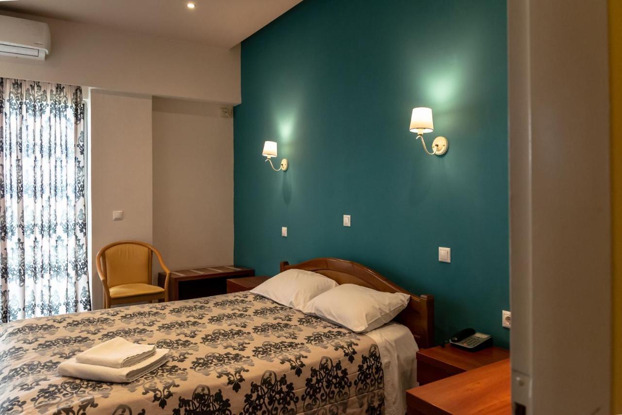 Telis Hotel Aigio Bagian luar foto