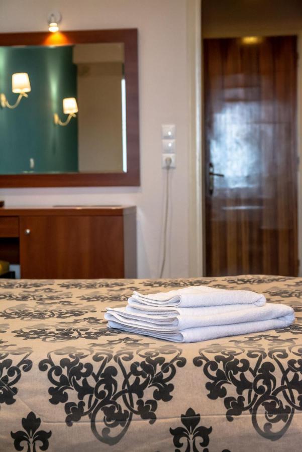 Telis Hotel Aigio Bagian luar foto