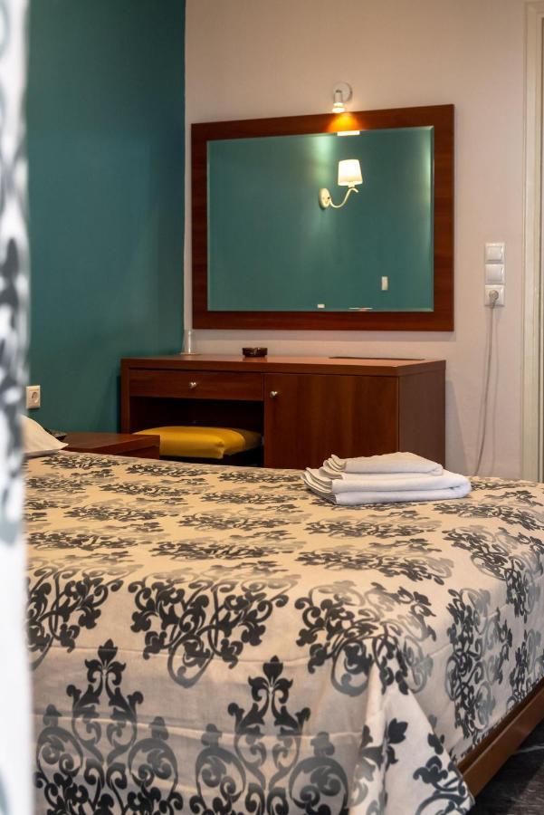 Telis Hotel Aigio Bagian luar foto