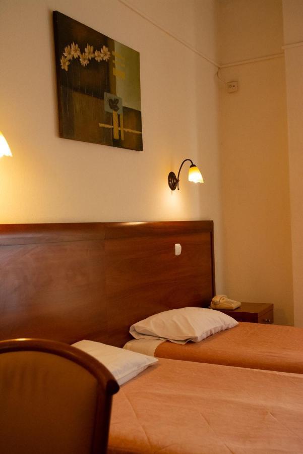 Telis Hotel Aigio Bagian luar foto