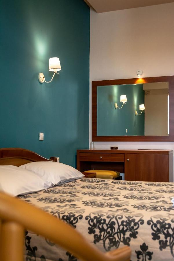 Telis Hotel Aigio Bagian luar foto