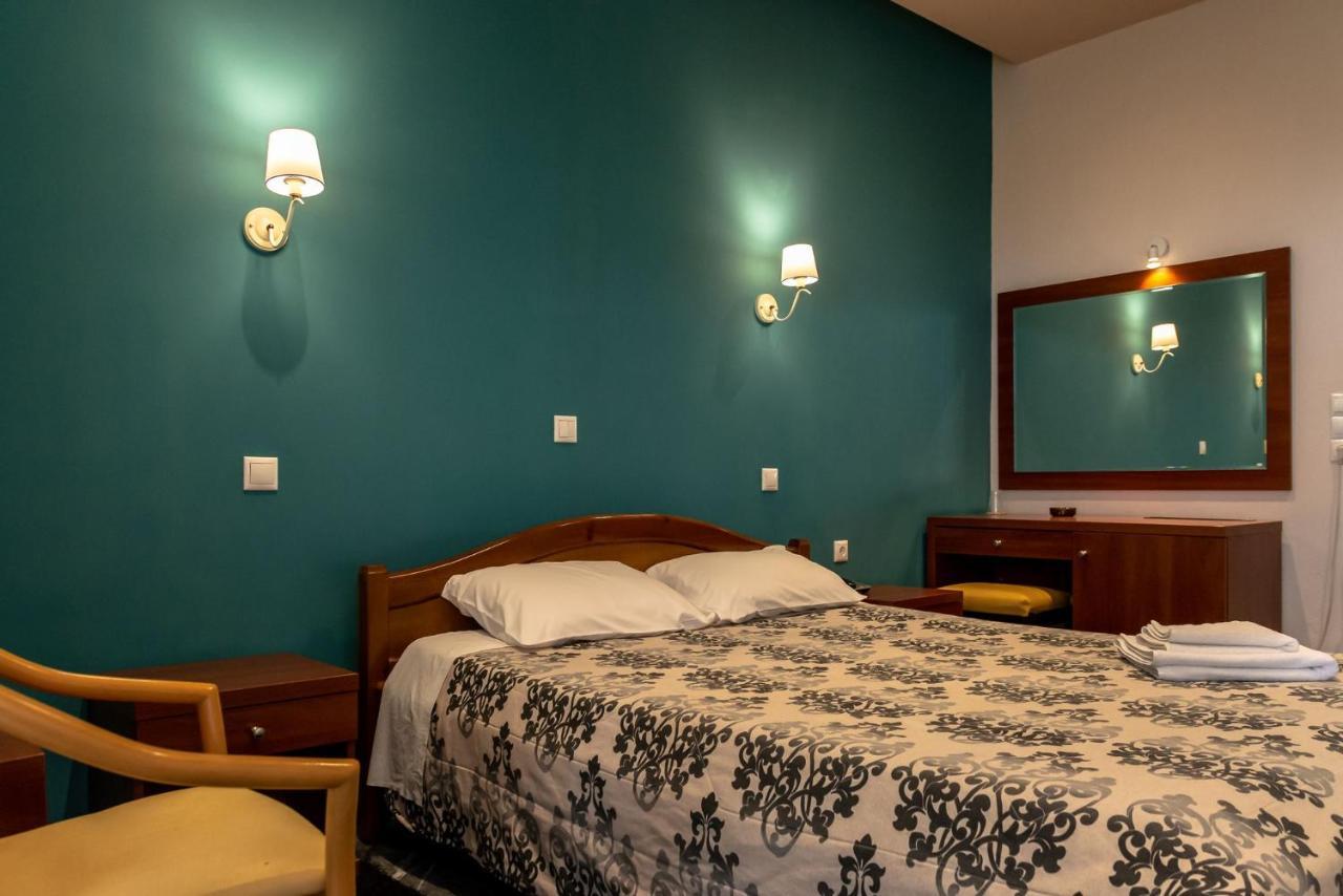 Telis Hotel Aigio Bagian luar foto