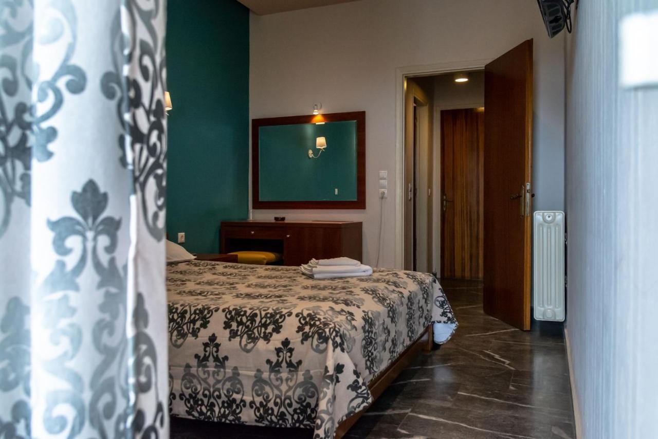 Telis Hotel Aigio Bagian luar foto